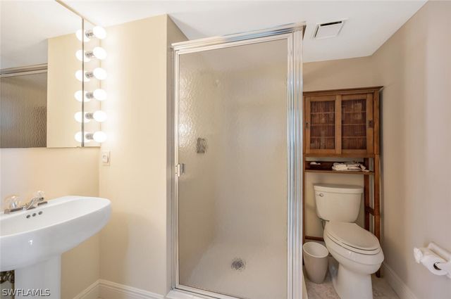 20 Seagate DR 803, Naples, FL 34103