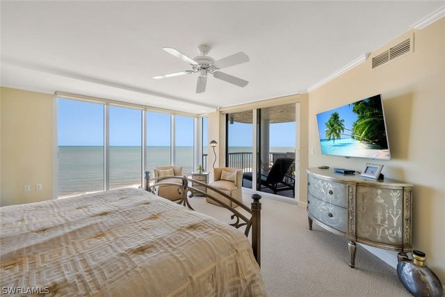 20 Seagate DR 803, Naples, FL 34103