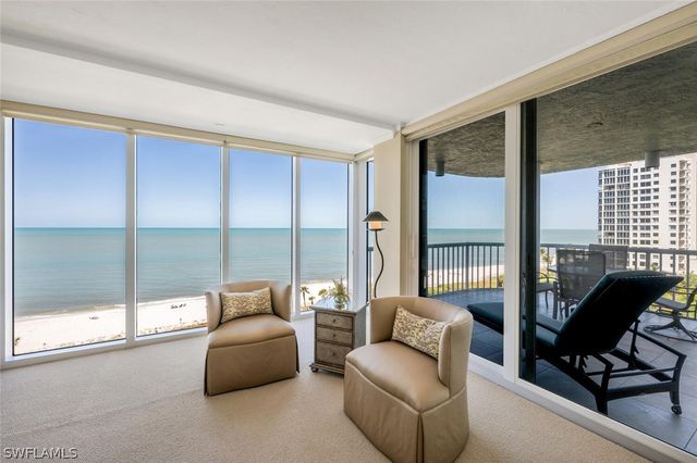 20 Seagate DR 803, Naples, FL 34103