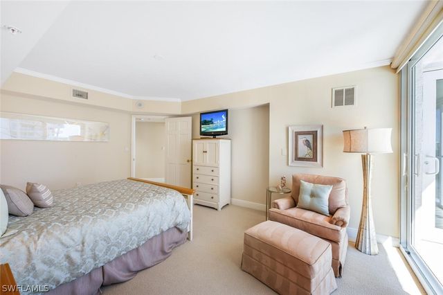 20 Seagate DR 803, Naples, FL 34103