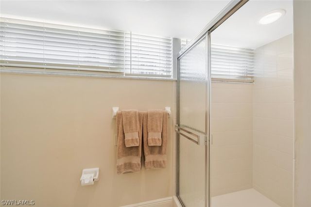 20 Seagate DR 803, Naples, FL 34103