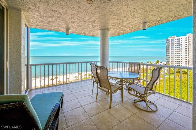 20 Seagate DR 803, Naples, FL 34103