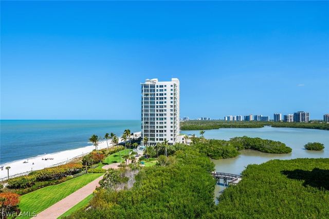 20 Seagate DR 803, Naples, FL 34103