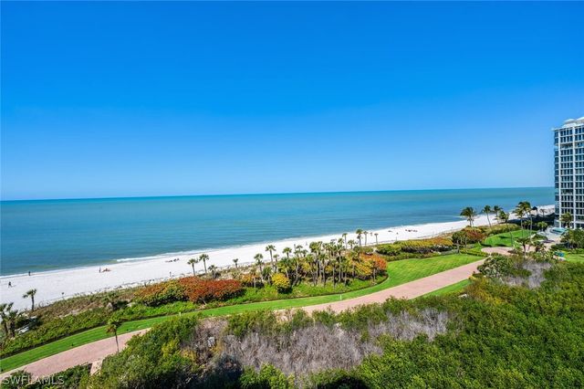 20 Seagate DR 803, Naples, FL 34103