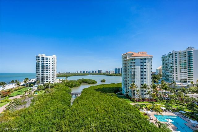 20 Seagate DR 803, Naples, FL 34103