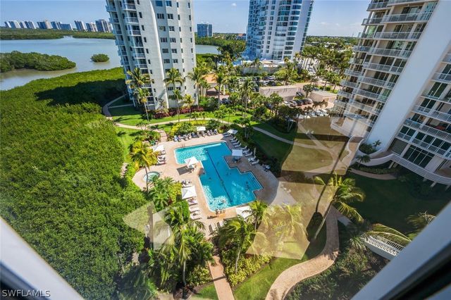 20 Seagate DR 803, Naples, FL 34103