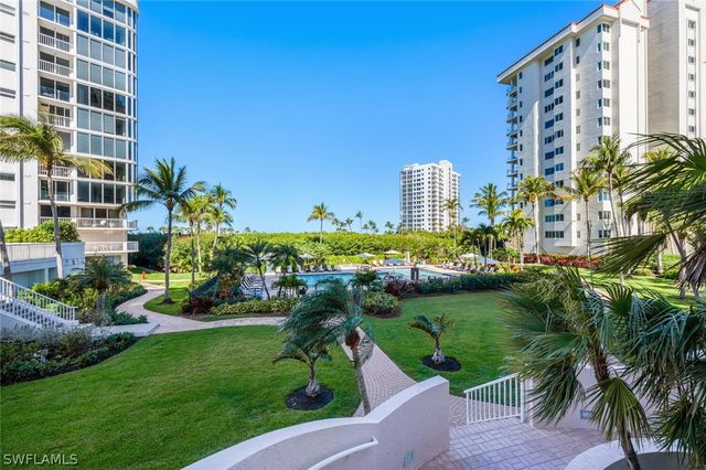 20 Seagate DR 803, Naples, FL 34103
