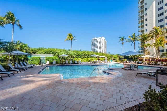 20 Seagate DR 803, Naples, FL 34103