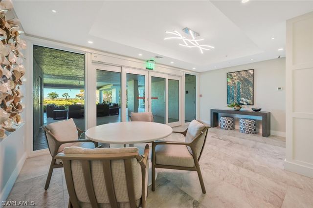 20 Seagate DR 803, Naples, FL 34103