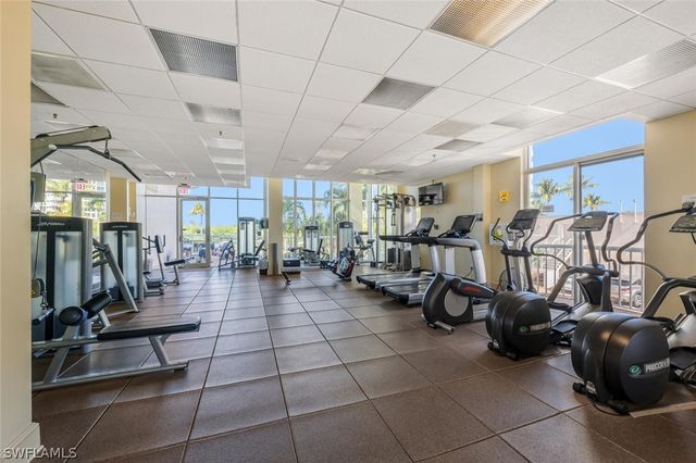 20 Seagate DR 803, Naples, FL 34103