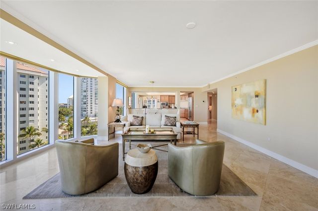 20 Seagate DR 803, Naples, FL 34103