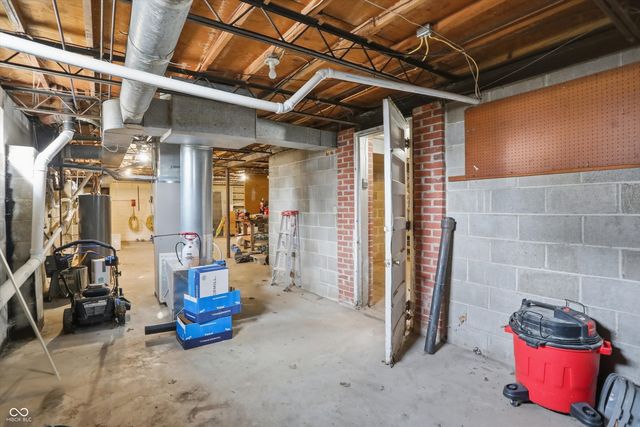 305 John Street, Crawfordsville, IN 47933