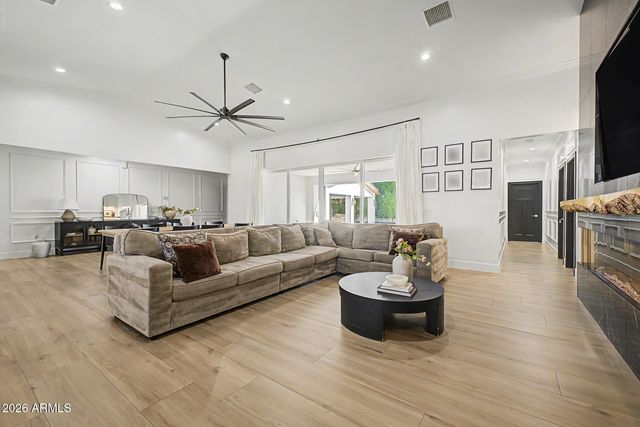 2225 E AMELIA Avenue, Phoenix, AZ 85016