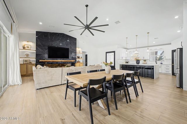 2225 E AMELIA Avenue, Phoenix, AZ 85016