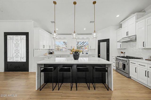 2225 E AMELIA Avenue, Phoenix, AZ 85016