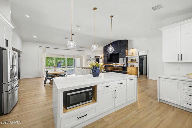 2225 E AMELIA Avenue, Phoenix, AZ 85016