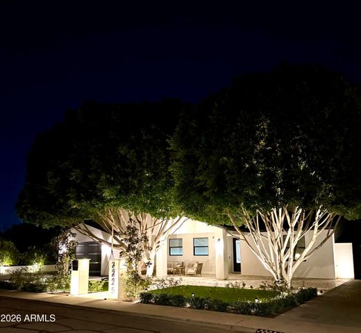 2225 E AMELIA Avenue, Phoenix, AZ 85016
