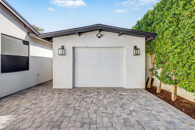 2225 E AMELIA Avenue, Phoenix, AZ 85016