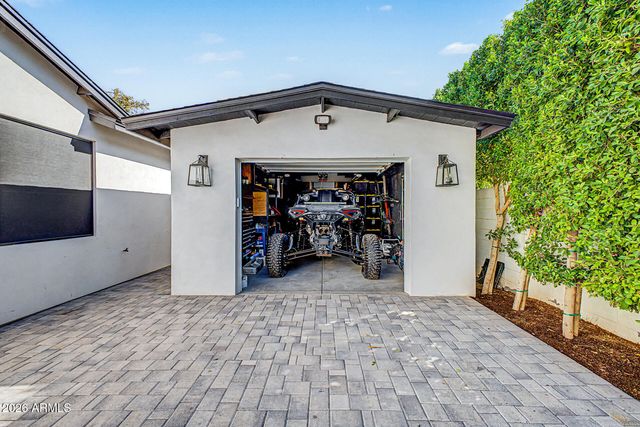 2225 E AMELIA Avenue, Phoenix, AZ 85016