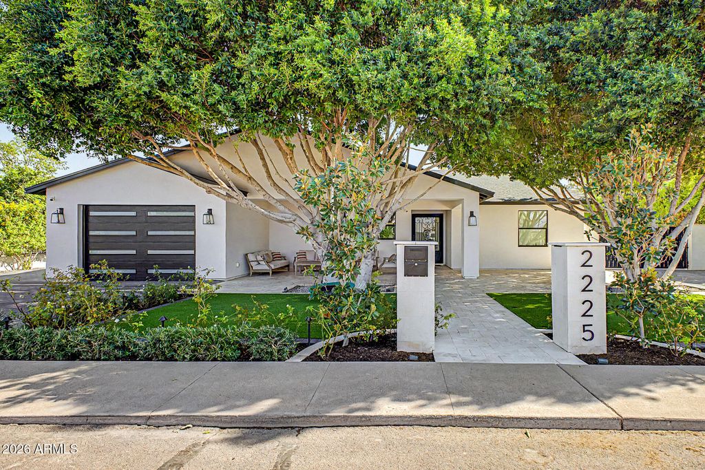 2225 E AMELIA Avenue, Phoenix, AZ 85016 — exterior