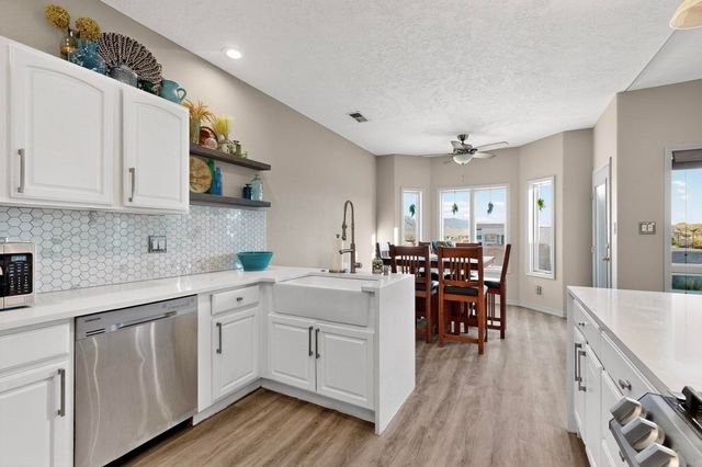 6812 Nagoya Road NE, Rio Rancho, NM 87144