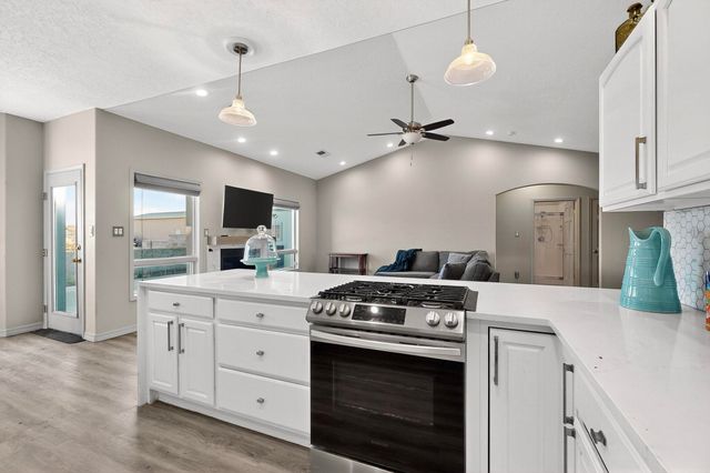 6812 Nagoya Road NE, Rio Rancho, NM 87144