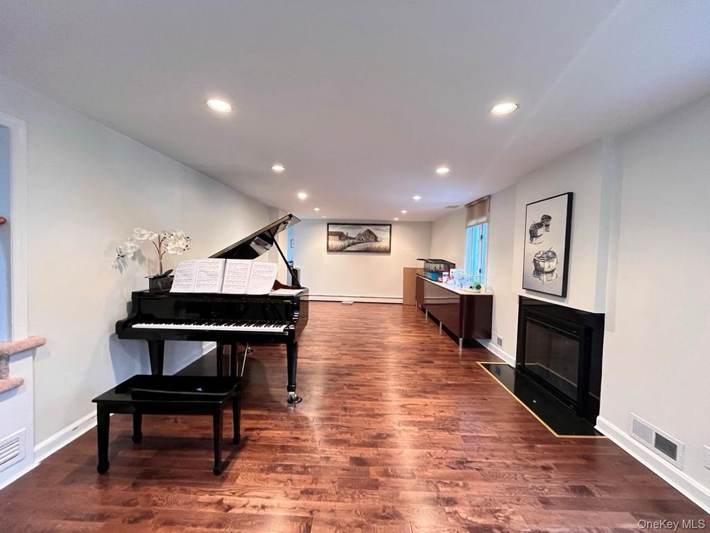 26 Polo Field Lane, Lake Success, NY 11020 — photo 2
