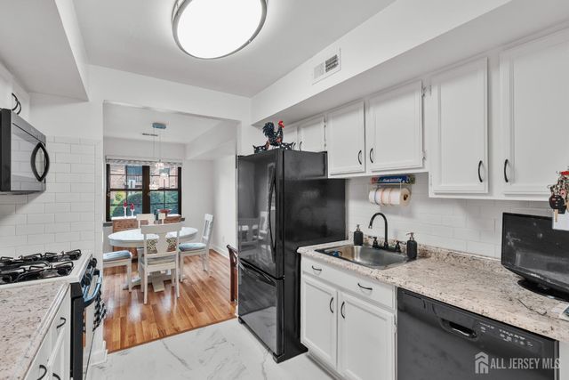 267-a Alpine Way 267a, Woodbridge Proper, NJ 07095