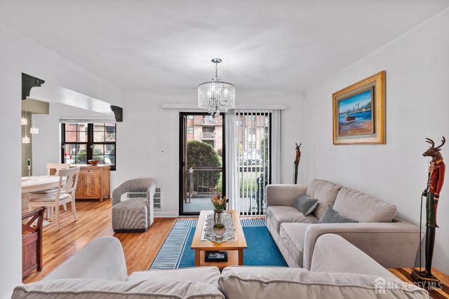 267-a Alpine Way 267a, Woodbridge Proper, NJ 07095