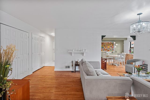 267-a Alpine Way 267a, Woodbridge Proper, NJ 07095