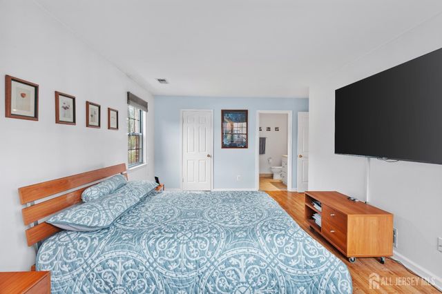 267-a Alpine Way 267a, Woodbridge Proper, NJ 07095