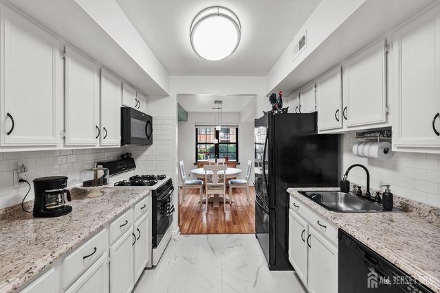 267-a Alpine Way 267a, Woodbridge Proper, NJ 07095