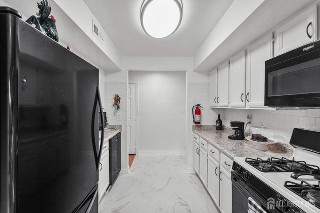 267-a Alpine Way 267a, Woodbridge Proper, NJ 07095