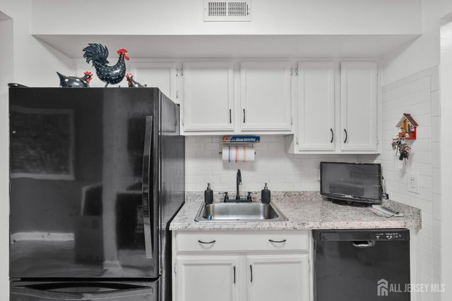 267-a Alpine Way 267a, Woodbridge Proper, NJ 07095