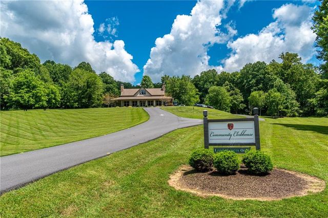 868 Old Owen Drive, Blairsville, GA 30512