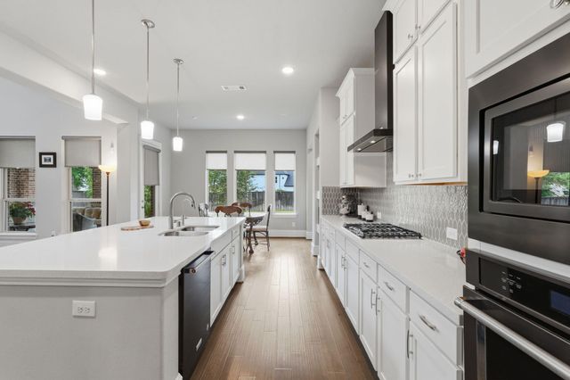 111 N Winter Sunrise Circle, Tomball, TX 77375