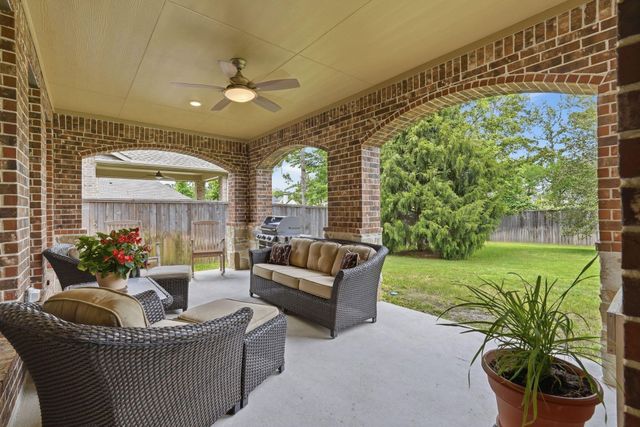 111 N Winter Sunrise Circle, Tomball, TX 77375