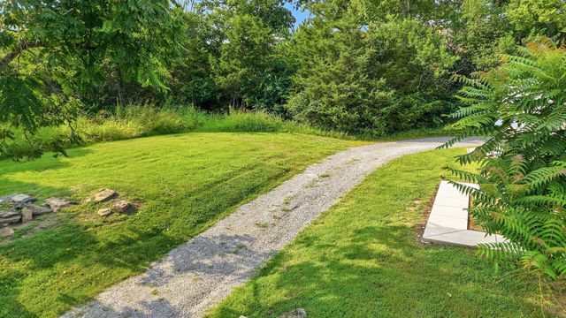 250 Rockland Rd, Hendersonville, TN 37075