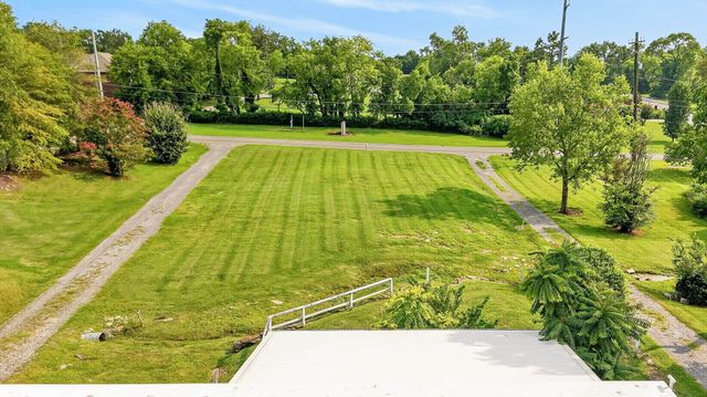 250 Rockland Rd, Hendersonville, TN 37075
