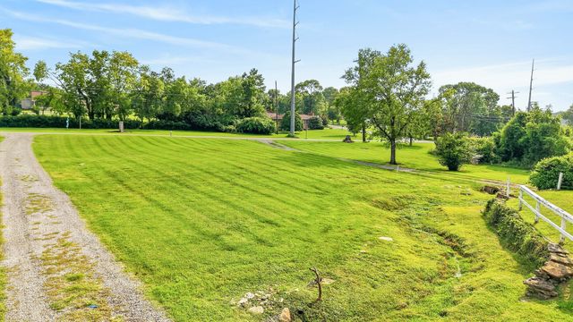 250 Rockland Rd, Hendersonville, TN 37075
