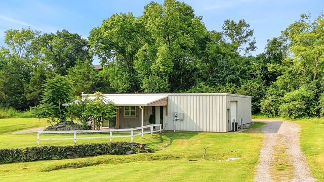 250 Rockland Rd, Hendersonville, TN 37075
