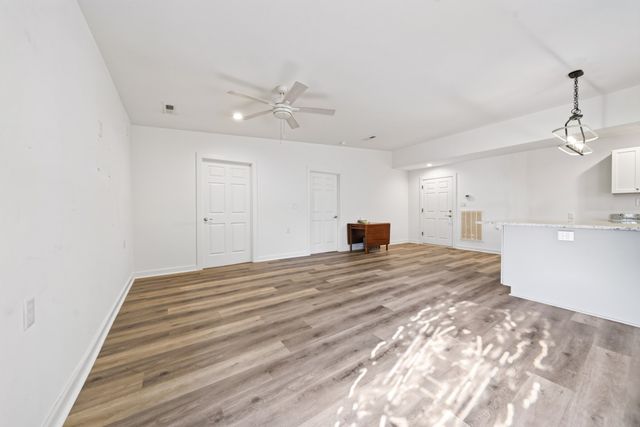 250 Rockland Rd, Hendersonville, TN 37075