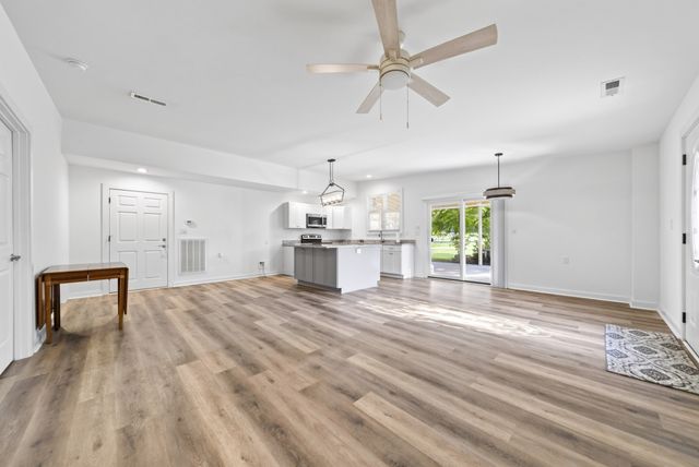 250 Rockland Rd, Hendersonville, TN 37075