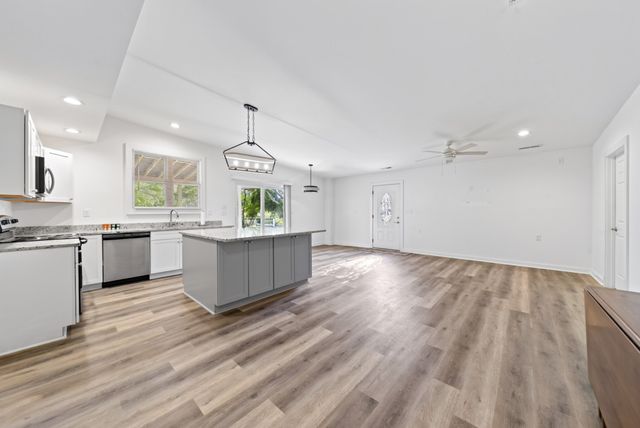 250 Rockland Rd, Hendersonville, TN 37075