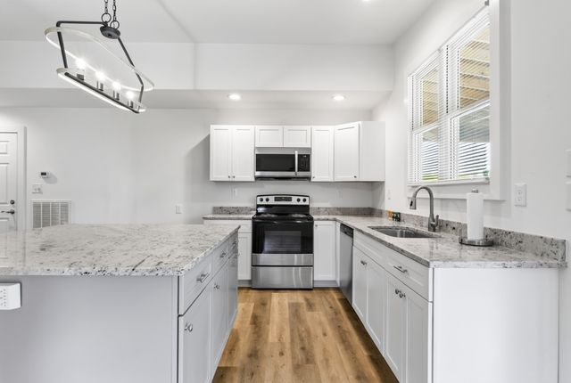 250 Rockland Rd, Hendersonville, TN 37075