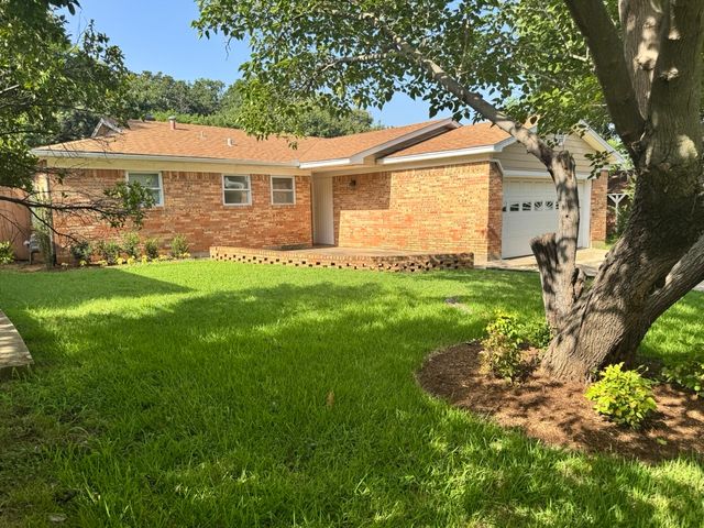 704 Chisholm Trail, Denton, TX 76209