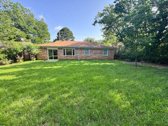 704 Chisholm Trail, Denton, TX 76209