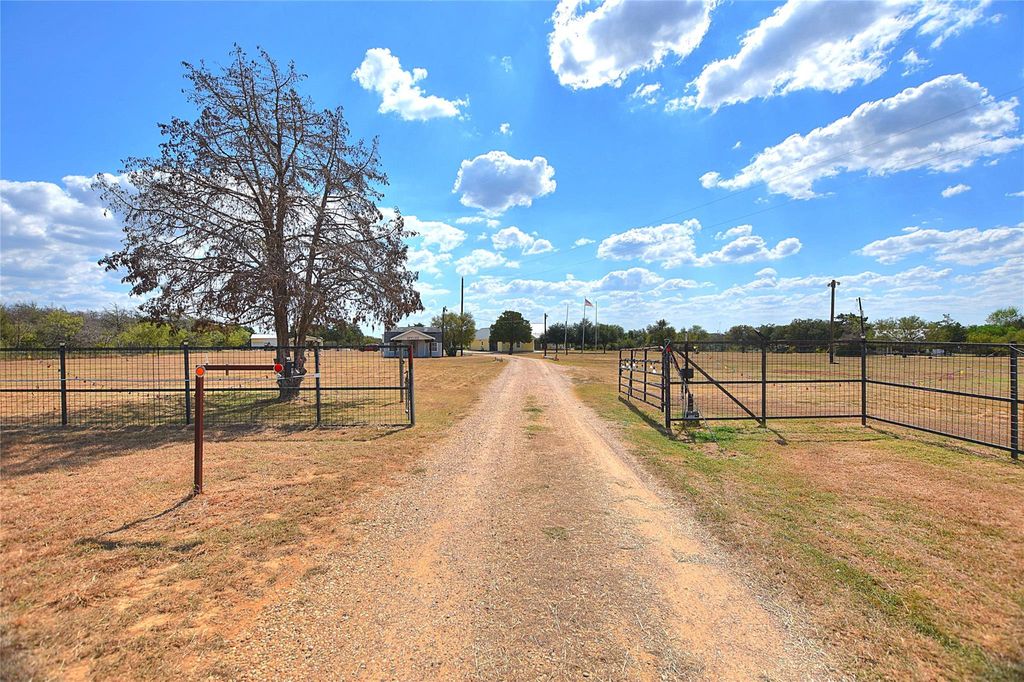 1133 Fm 20, Cedar Creek, TX 78612