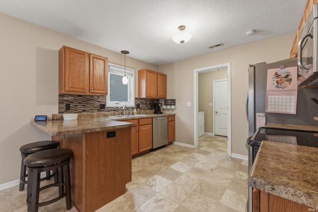 7520 Bowlander Way, Fort Wayne, IN 46835