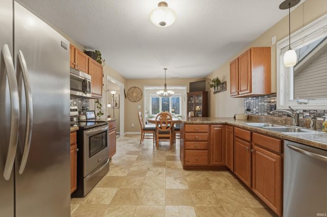 7520 Bowlander Way, Fort Wayne, IN 46835